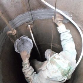 замазка швов в колодце